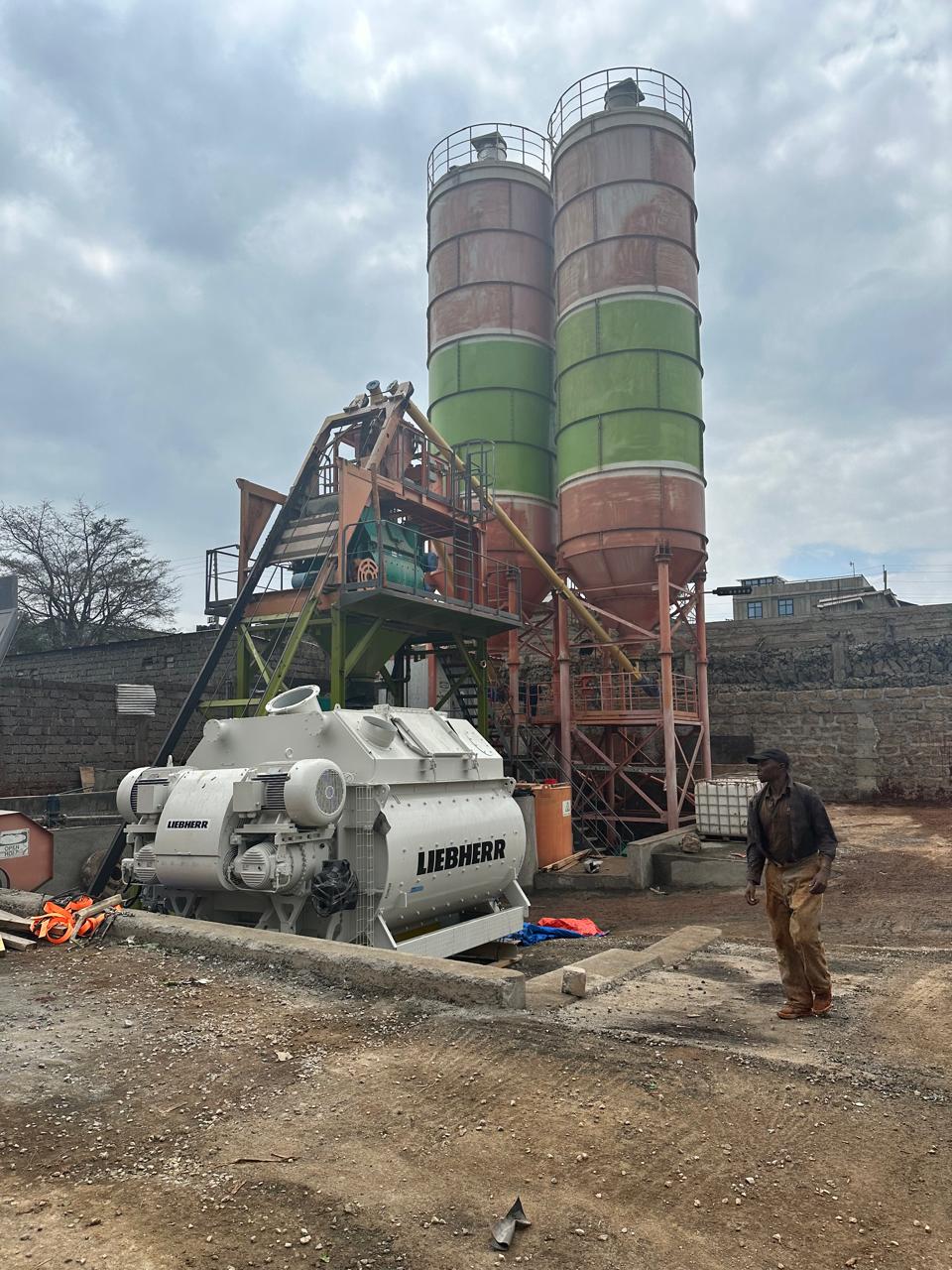 Visuals of our ready-mix concrete in use, showcasing the team, equipment, and materials in action.