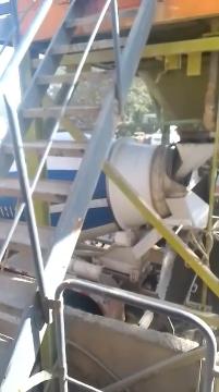 US customers ships from within the US. Outside the US, ships from HK.