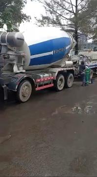 US customers ships from within the US. Outside the US, ships from HK.