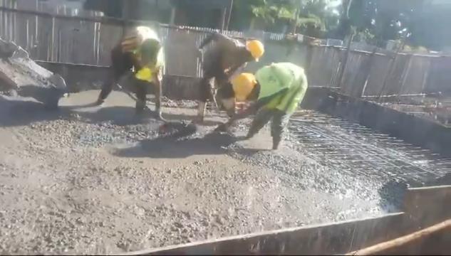 US customers ships from within the US. Outside the US, ships from HK.